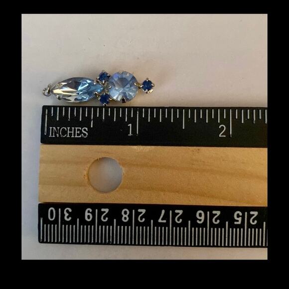 Mid Century Winter Theme Blue Rhinestone Pendant - Picture 5 of 9